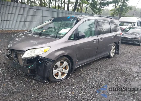 2011 Toyota Sienna Le V6 из США, поврежденный, VIN 5TDKK3DC1BS045893